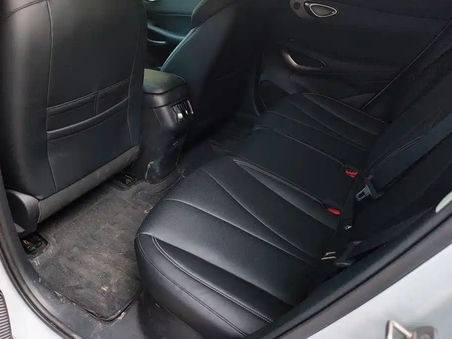 BYD Sealion 05 EV — миниатюра 11