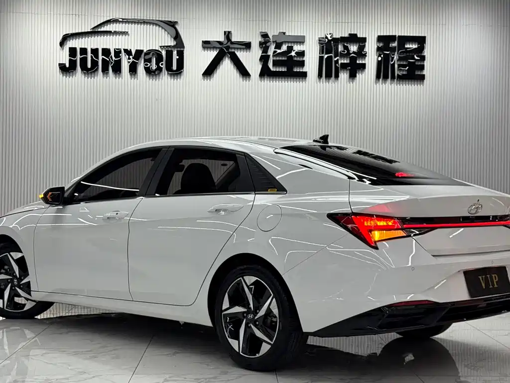 Hyundai Elantra — миниатюра 6