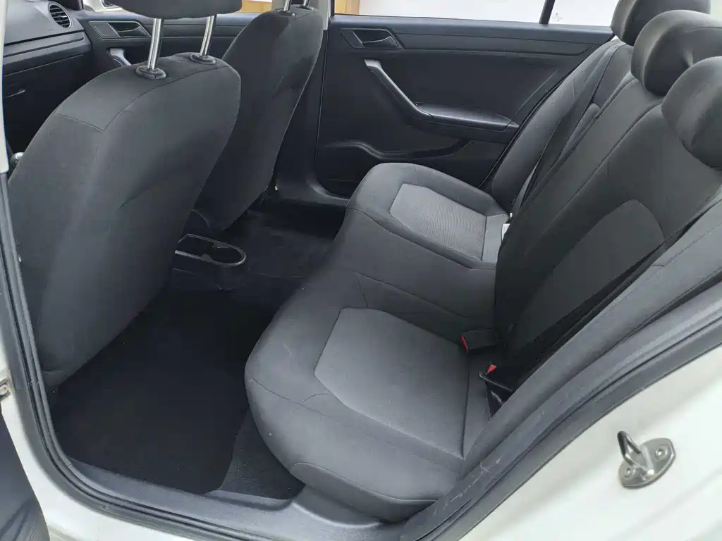 Volkswagen Jetta — миниатюра 6