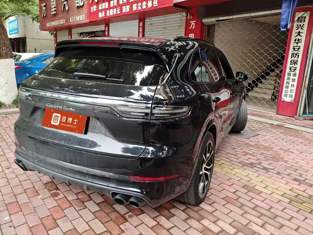 PORSCHE CAYENNE