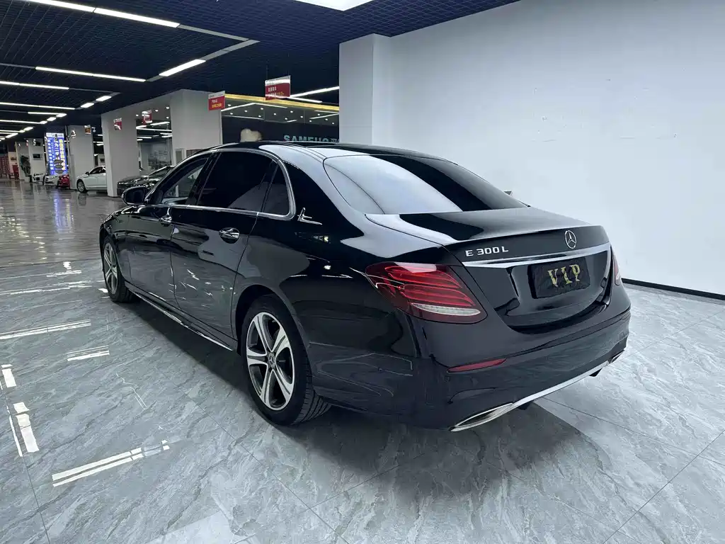 Mercedes-Benz E-Class — миниатюра 7