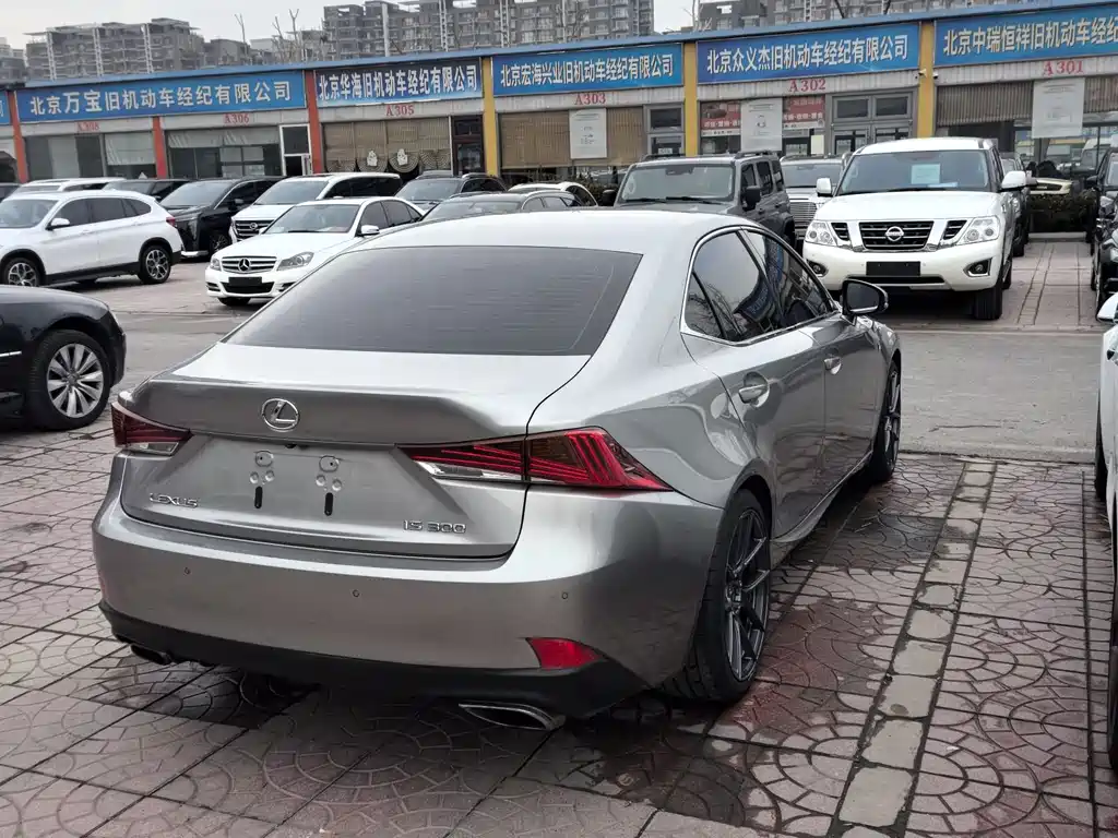 LEXUS IS