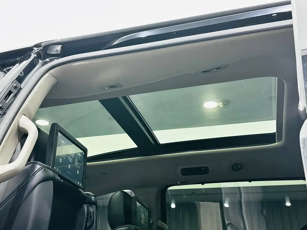Chrysler Grand Voyager (Import) — миниатюра 14