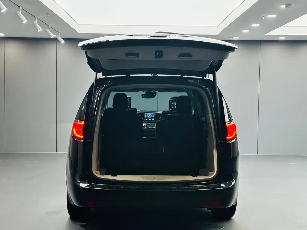 Chrysler Grand Voyager (Import) — миниатюра 32