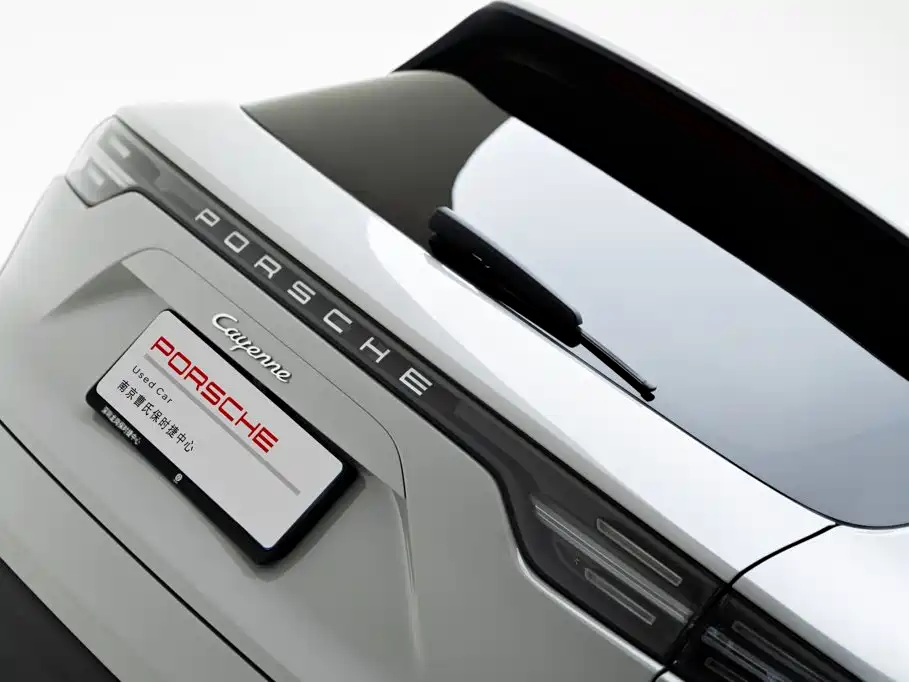 Porsche Cayenne — миниатюра 7