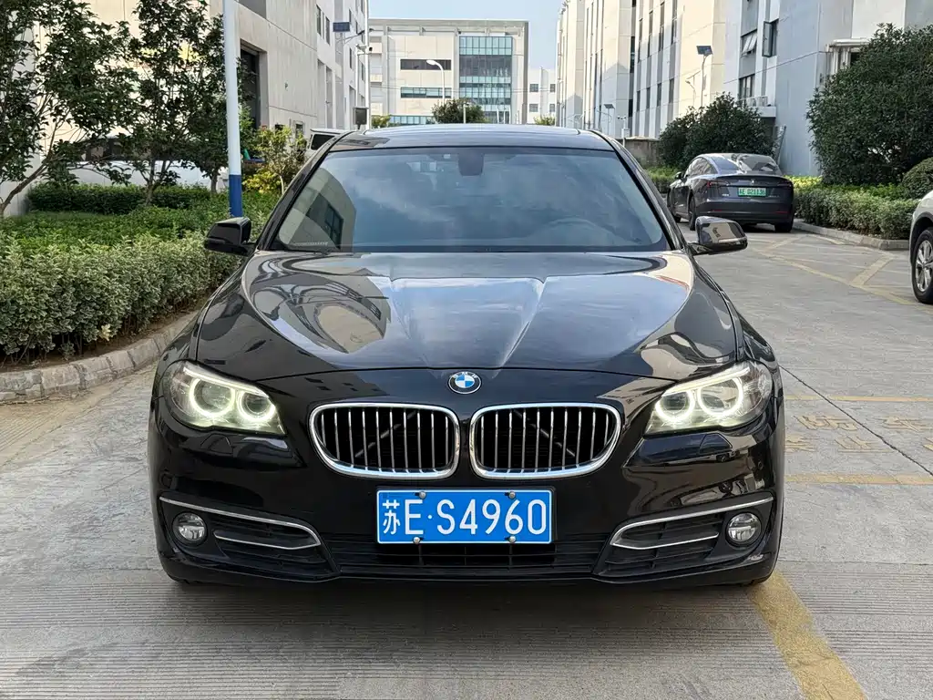 BMW 5 Series — миниатюра 2