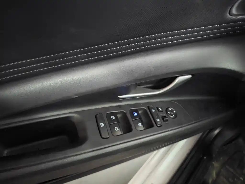 Hyundai Elantra — миниатюра 10