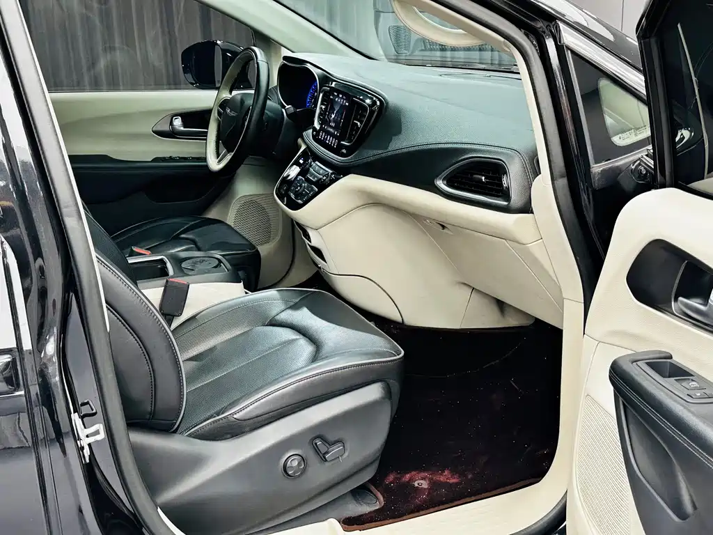 Chrysler Grand Voyager (Import) — миниатюра 25