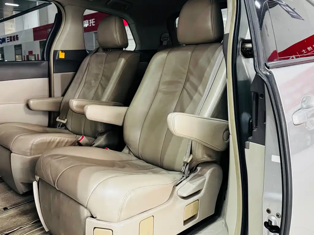 Toyota Previa — миниатюра 6
