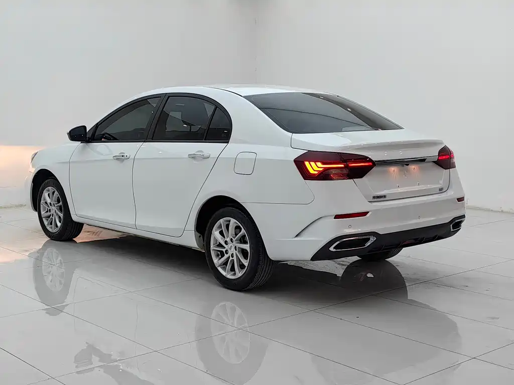 Geely Emgrand 2022 4 1.5L CVT Flagship