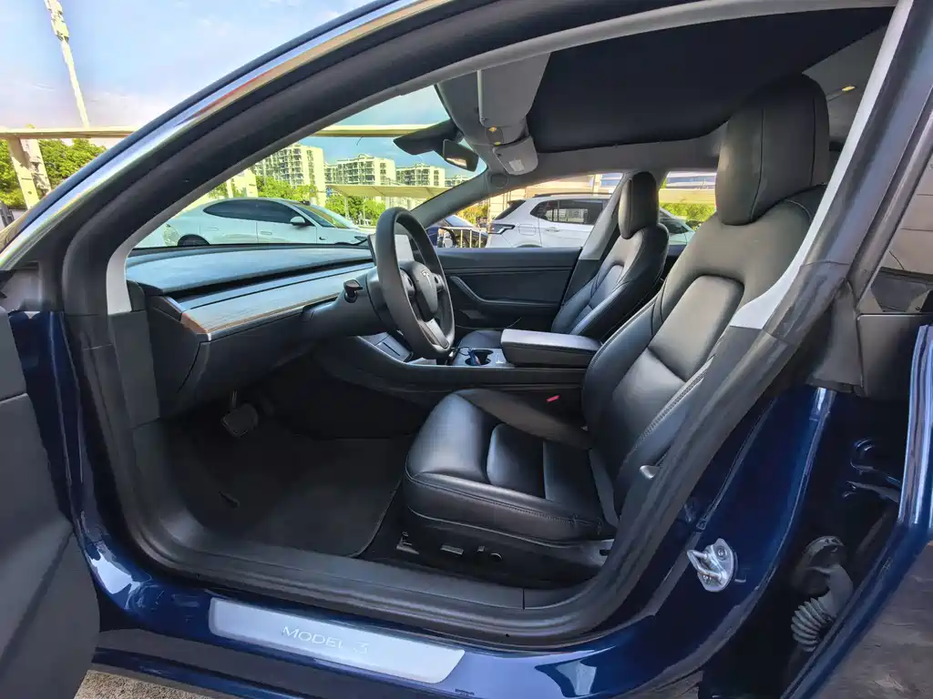 Tesla Model 3 — миниатюра 12