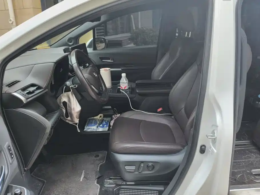 Toyota Sienna — миниатюра 9