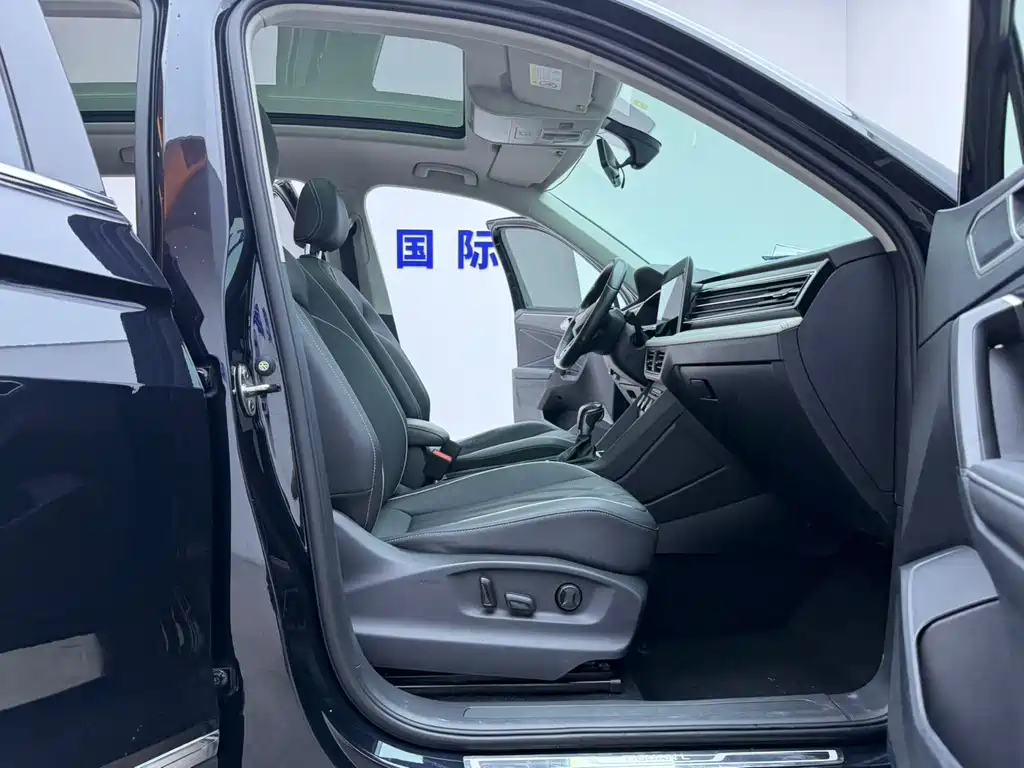 Volkswagen Tiguan L — миниатюра 14