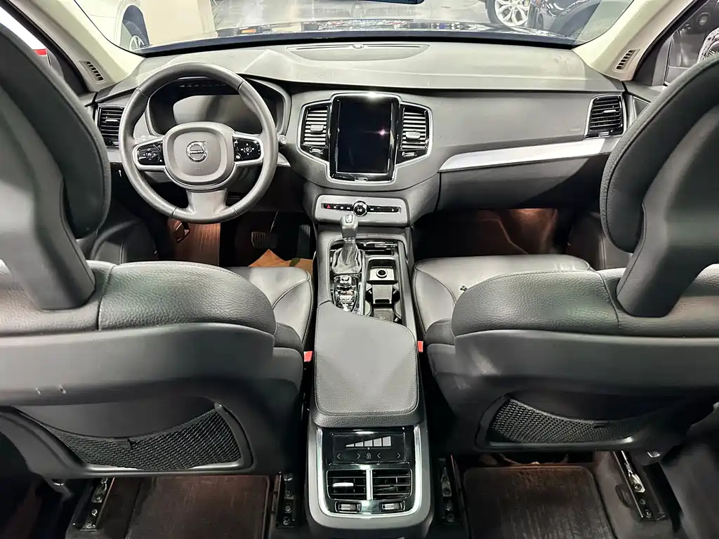 Volvo XC90 2018 T6 7 мест