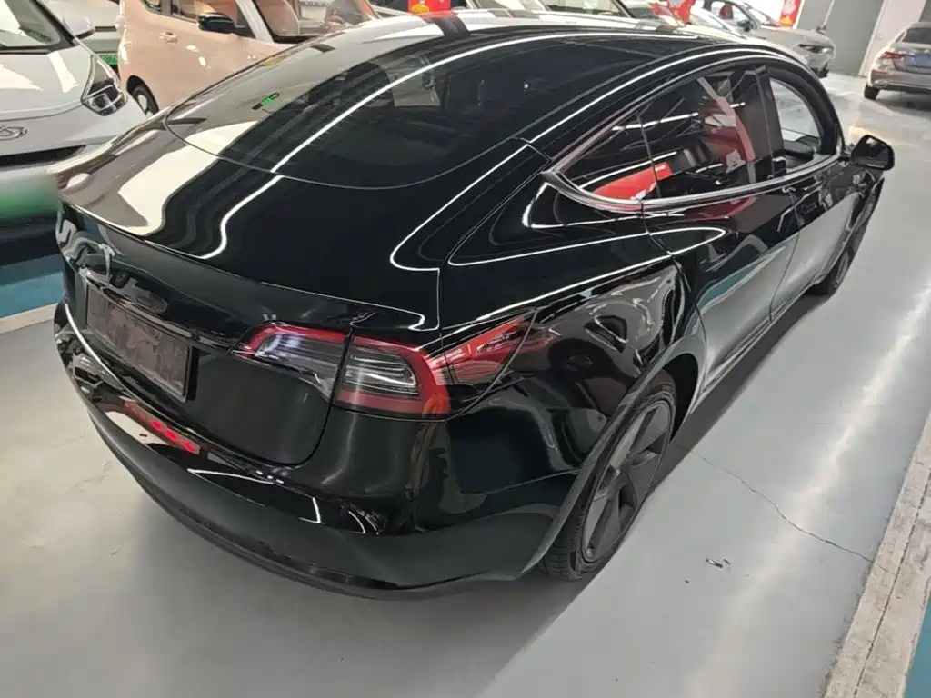 Tesla Model 3 — миниатюра 7
