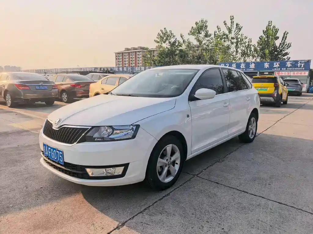 Skoda Rapid Spaceback — миниатюра 2