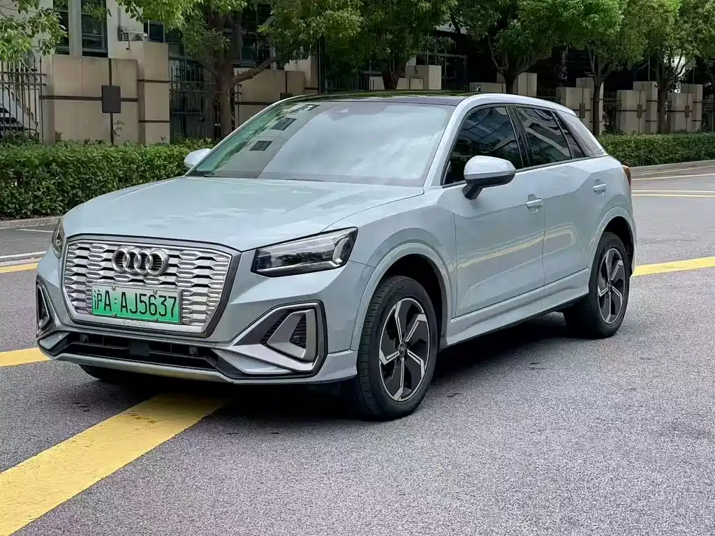 Audi Q2L e-tron — миниатюра 2