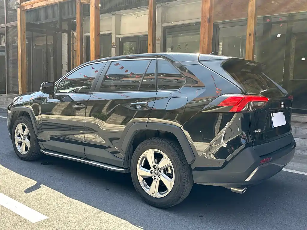 Toyota RAV4 — миниатюра 6