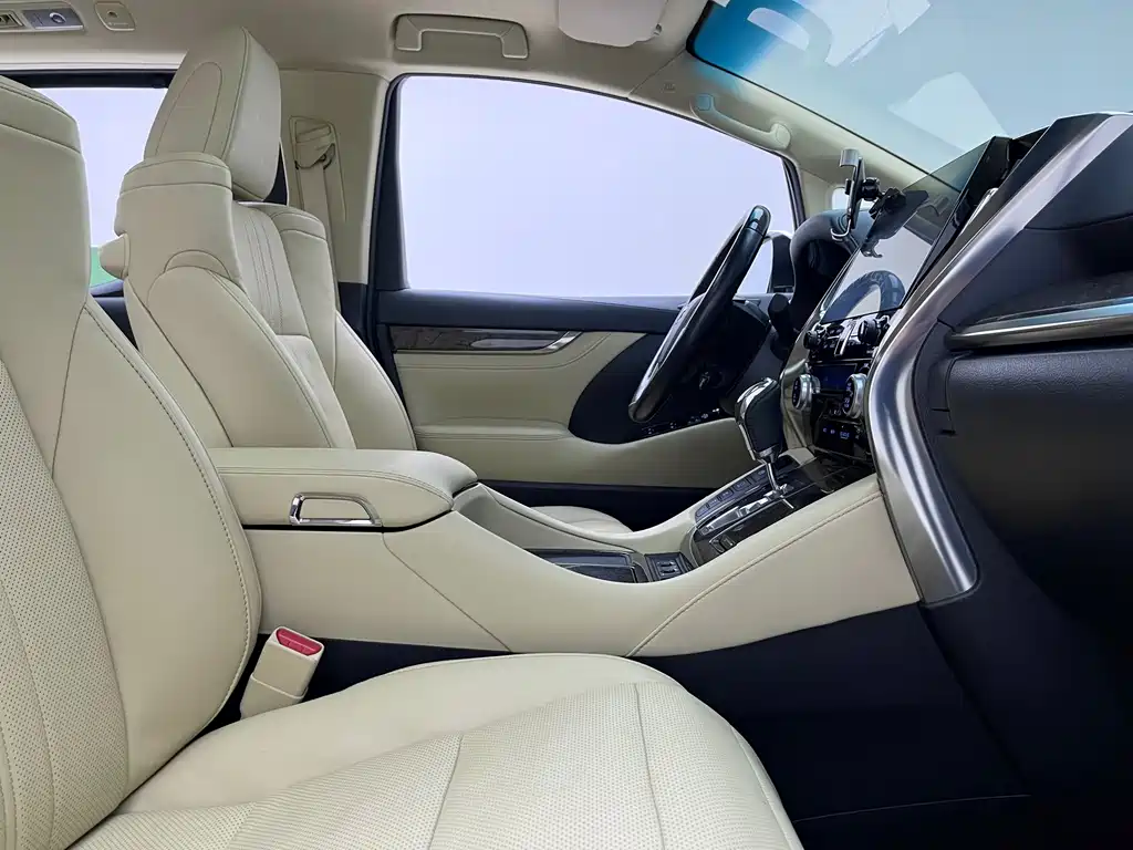 Toyota Vellfire — миниатюра 6