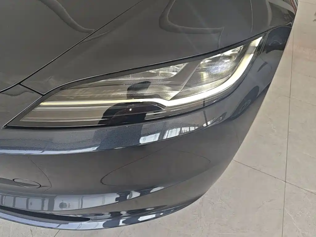 Tesla Model 3 — миниатюра 24