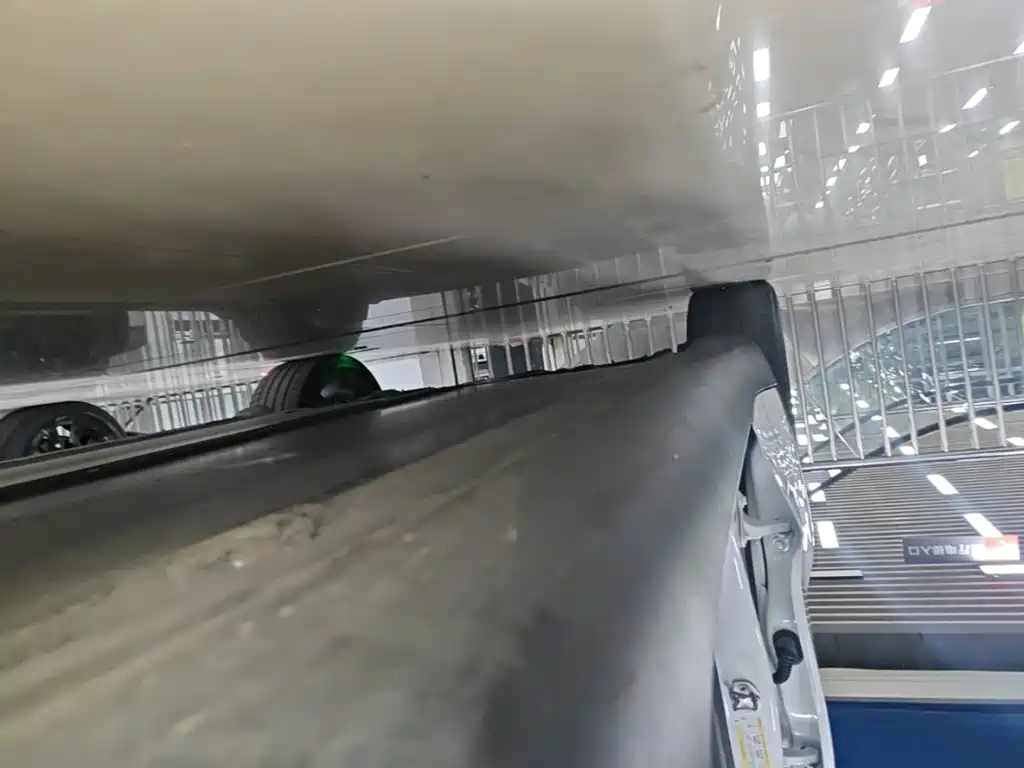Tesla Model Y — миниатюра 21
