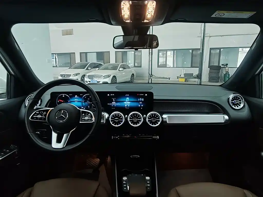 Mercedes-Benz GLB — миниатюра 13