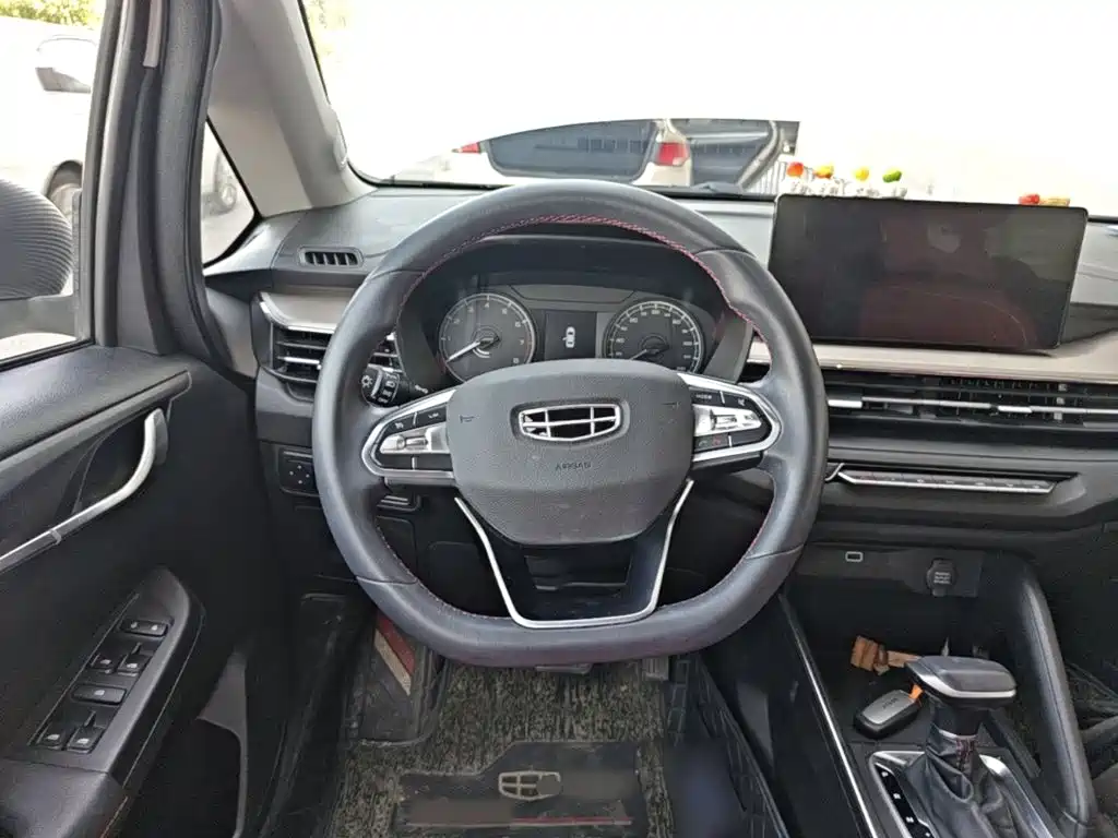 Geely Vision X3 — миниатюра 11