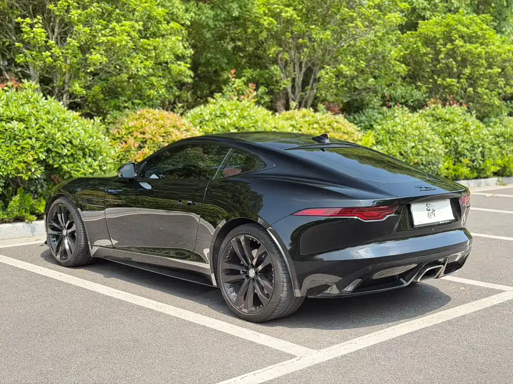 Jaguar F-Type 2022 P300 R-DYNAMIC BLACK