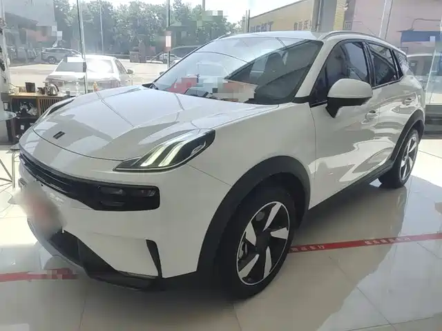 2021 Lynk & Co 06