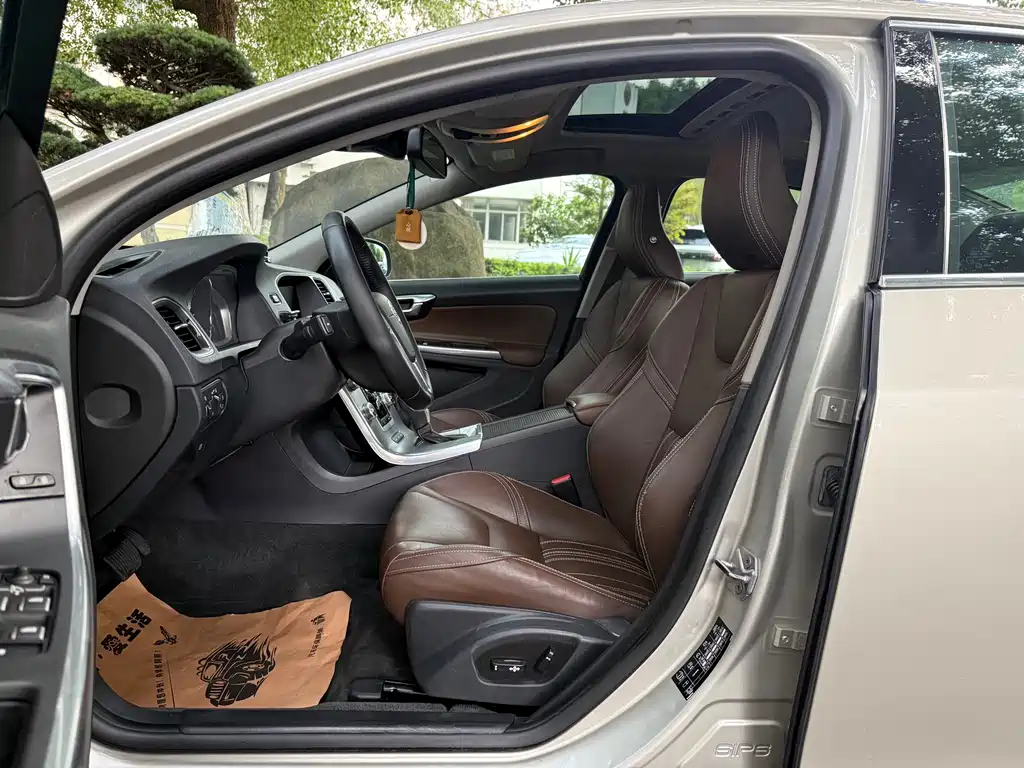 Volvo S60 PHEV — миниатюра 11