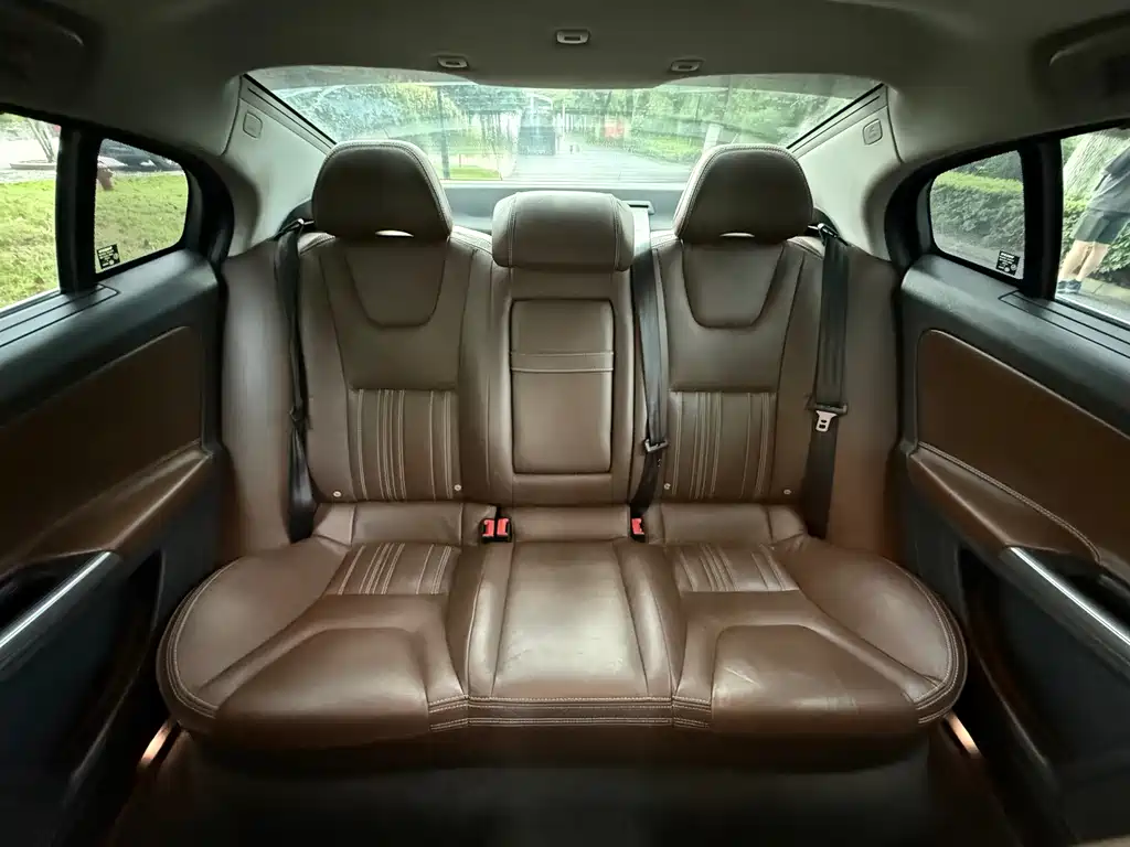 Volvo S60 PHEV — миниатюра 27