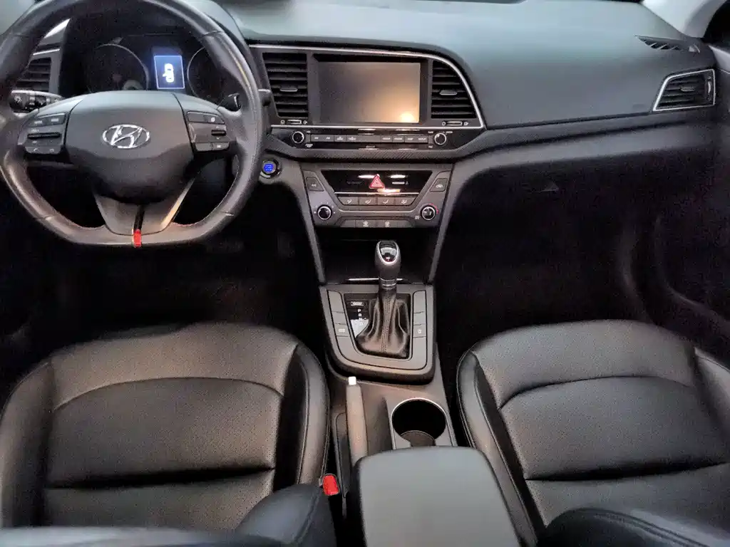 Hyundai Elantra — миниатюра 8