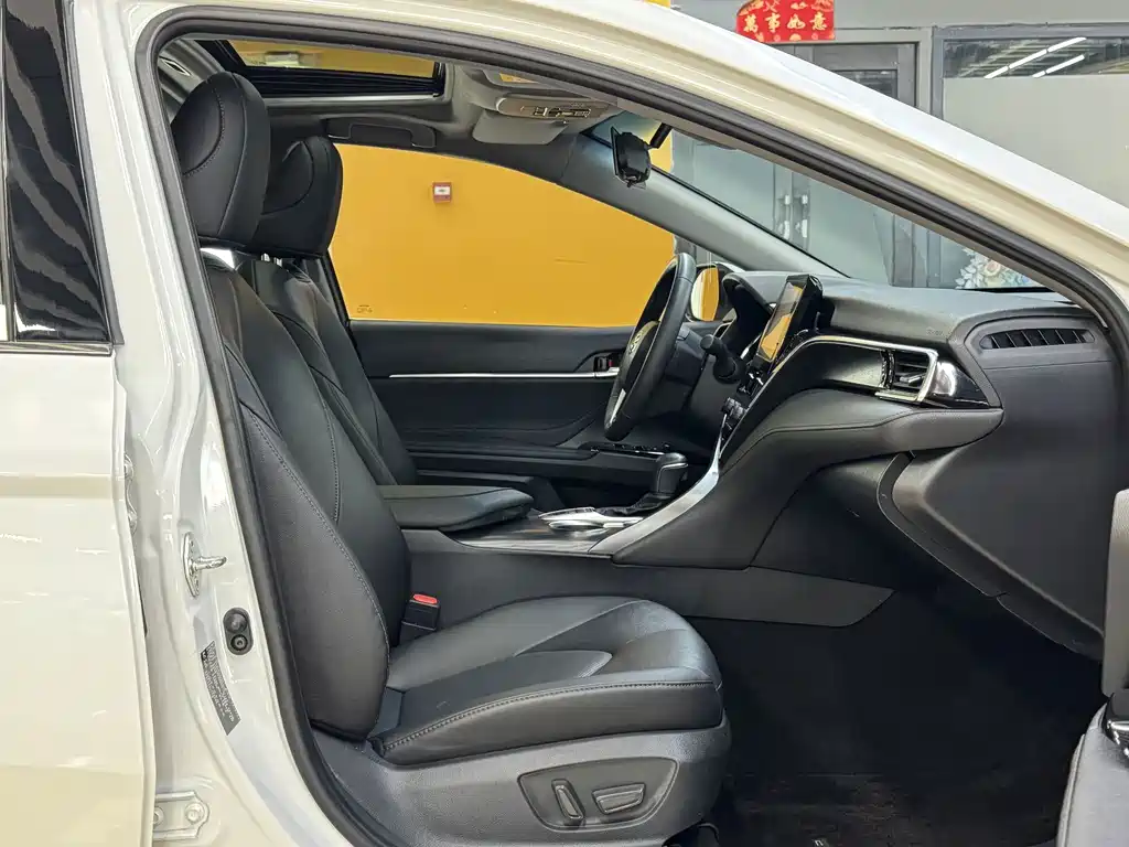 Toyota Camry — миниатюра 9