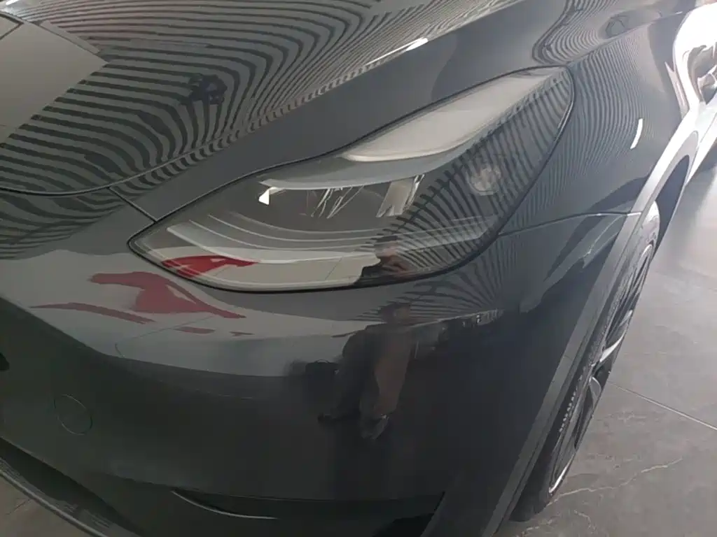 Tesla Model Y — миниатюра 24