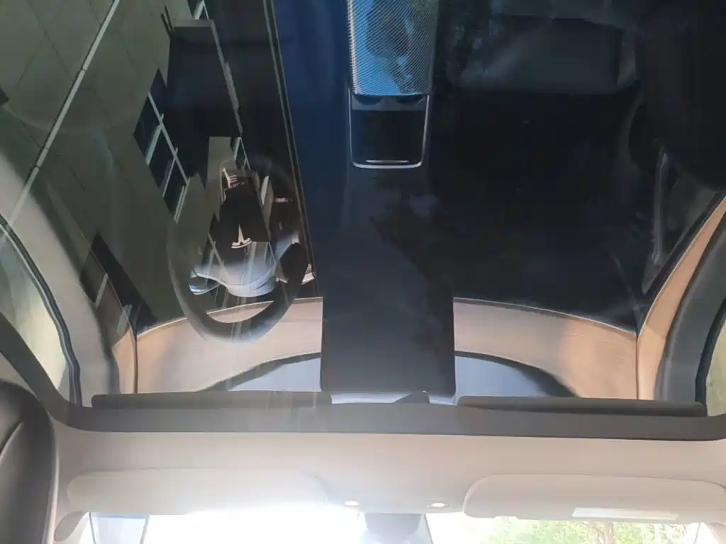 Tesla Model Y — миниатюра 18