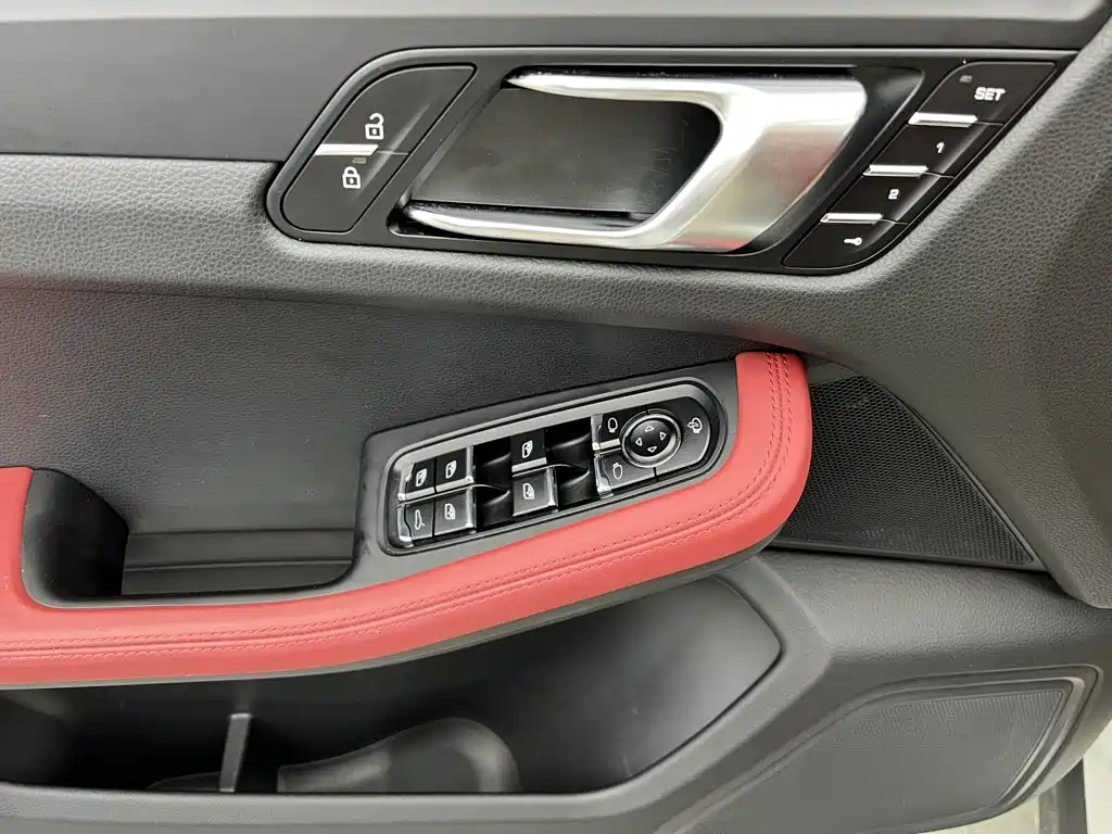 Porsche Macan — миниатюра 18