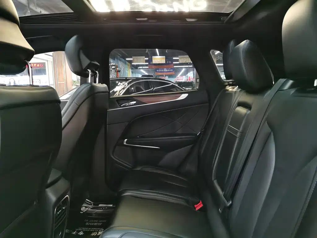 Lincoln MKC — миниатюра 12