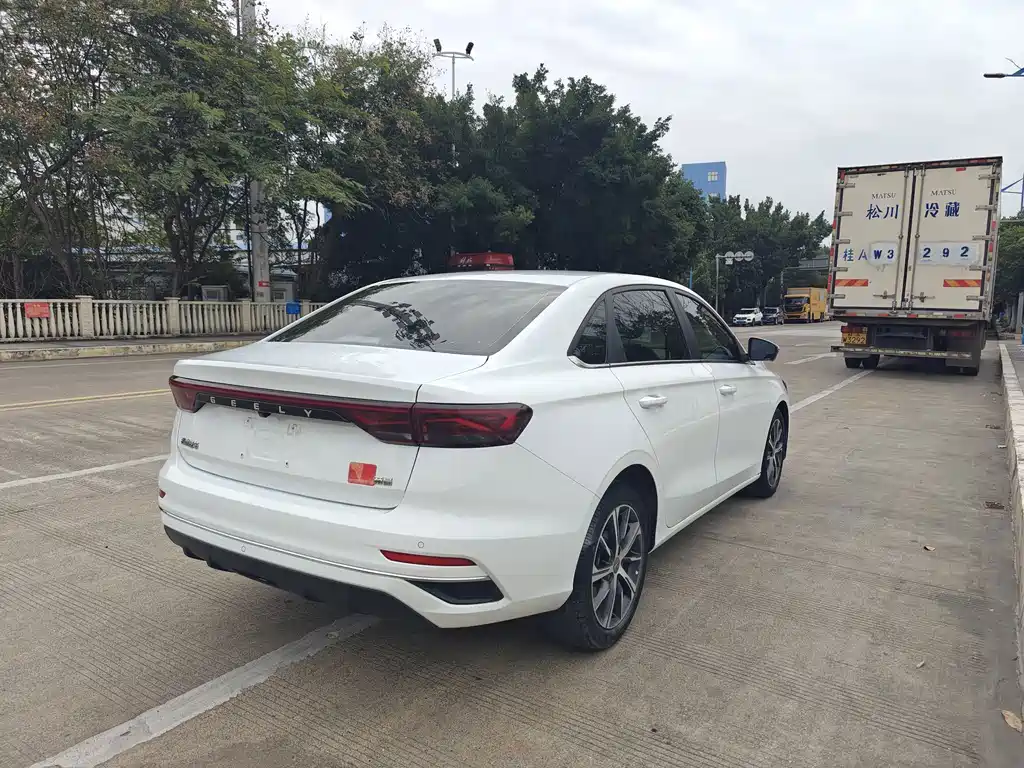 Geely Emgrand — миниатюра 16