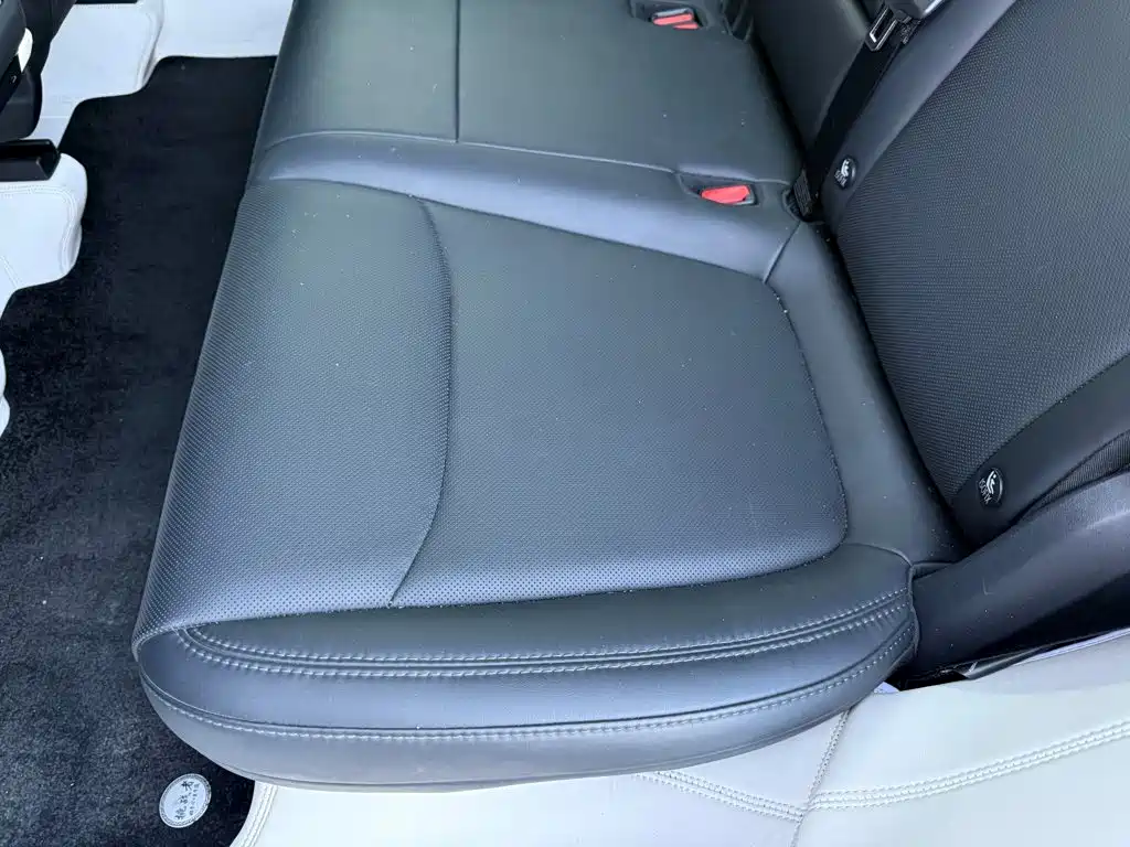Tesla Model Y — миниатюра 17