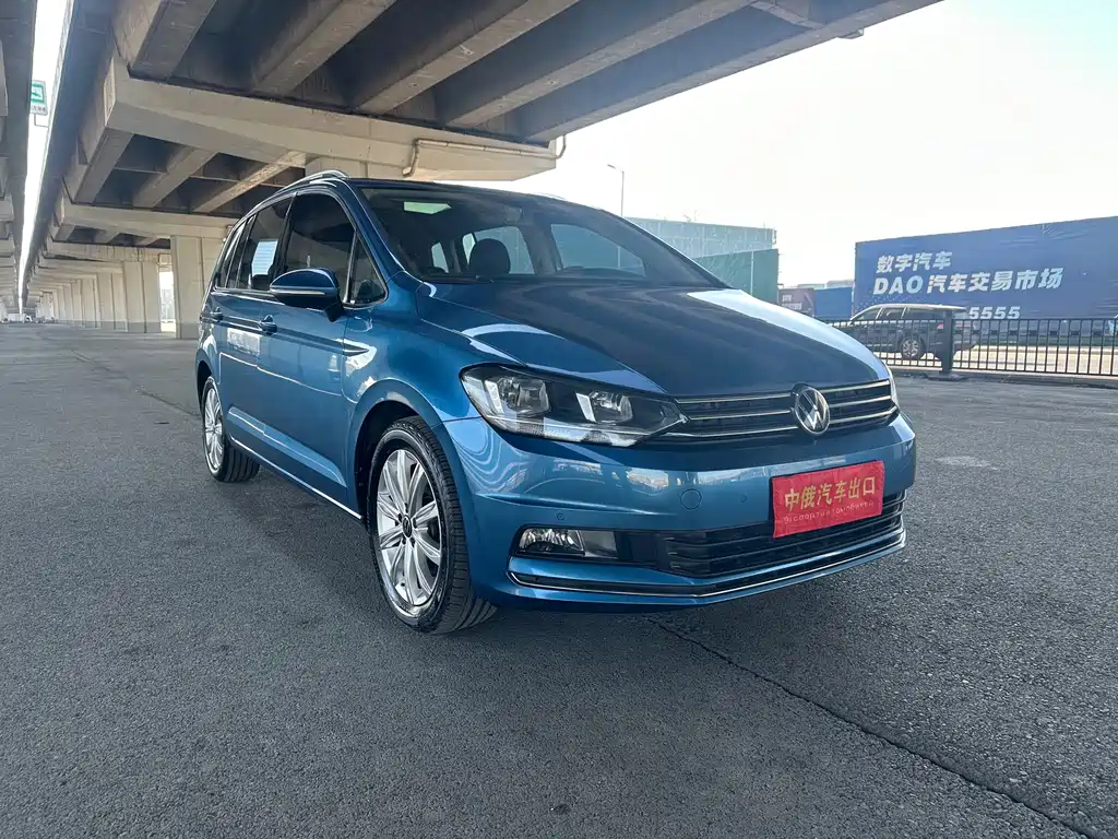VOLKSWAGEN TOURAN