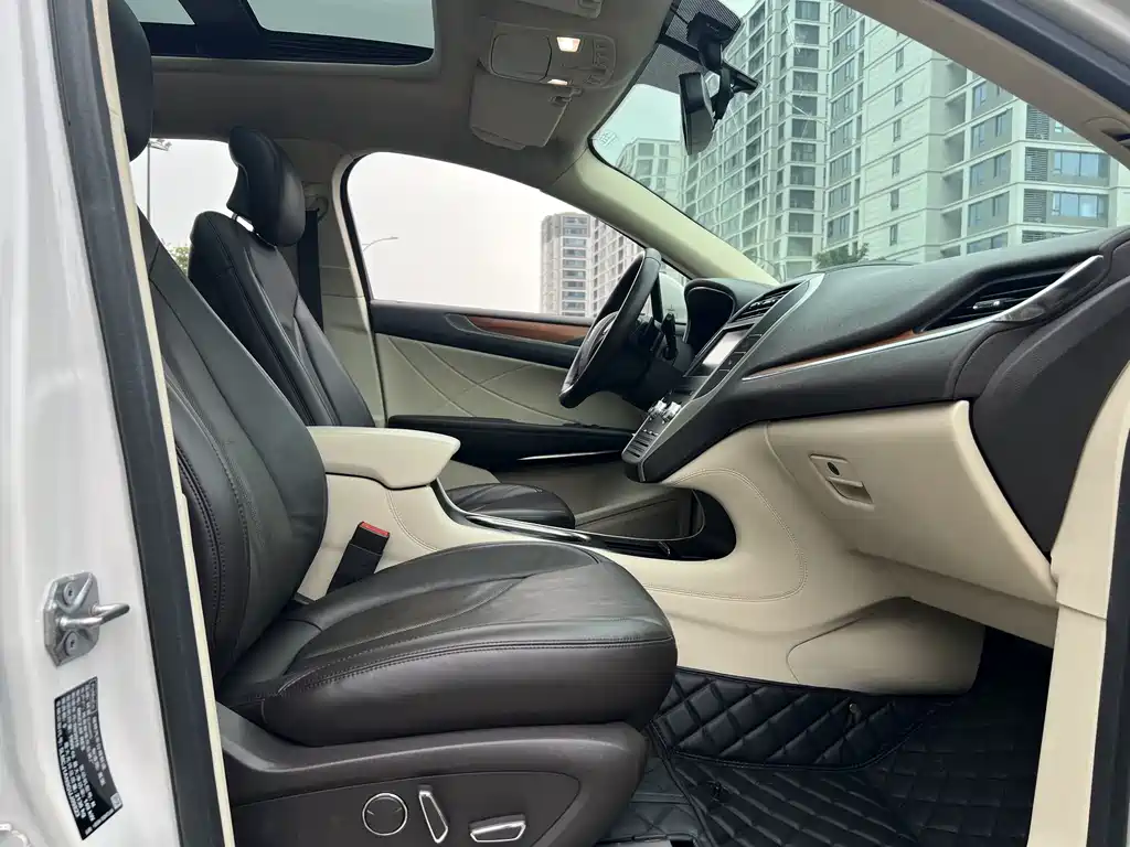 Lincoln MKC — миниатюра 21