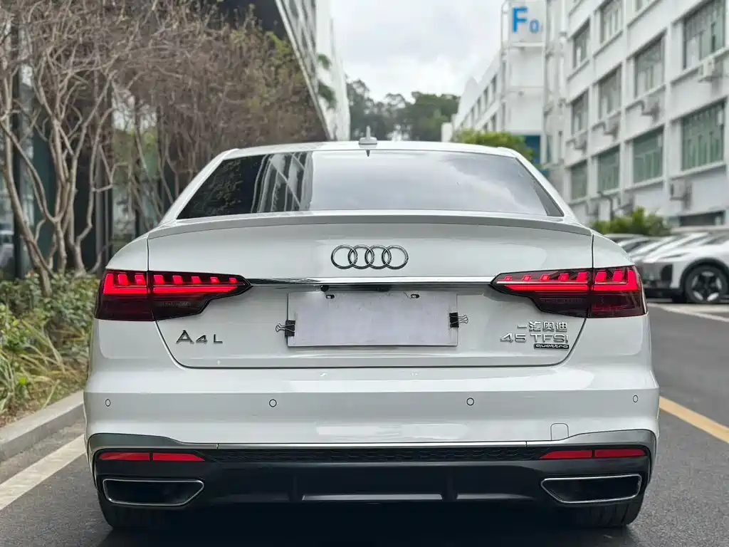 Audi A4L 2022 45 TFSI quattro