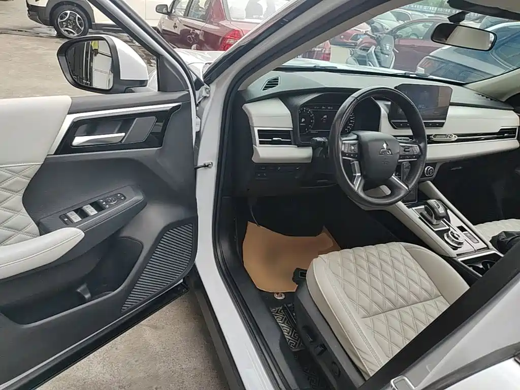Mitsubishi Outlander — миниатюра 16
