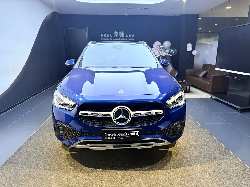 MERCEDES-BENZ GLA