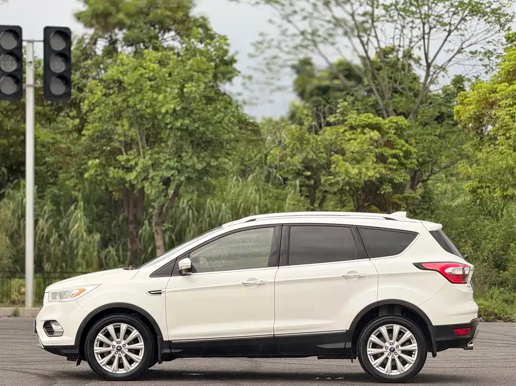 Ford Kuga — миниатюра 17