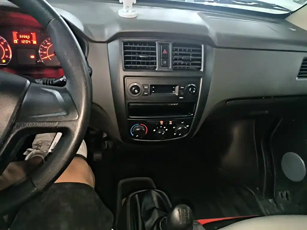 Wuling Rongguang S — миниатюра 13