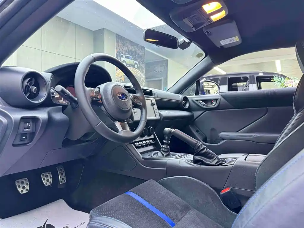 Subaru BRZ 2.4L Manual 10th Anniversary Commemorative Edition, фото 9
