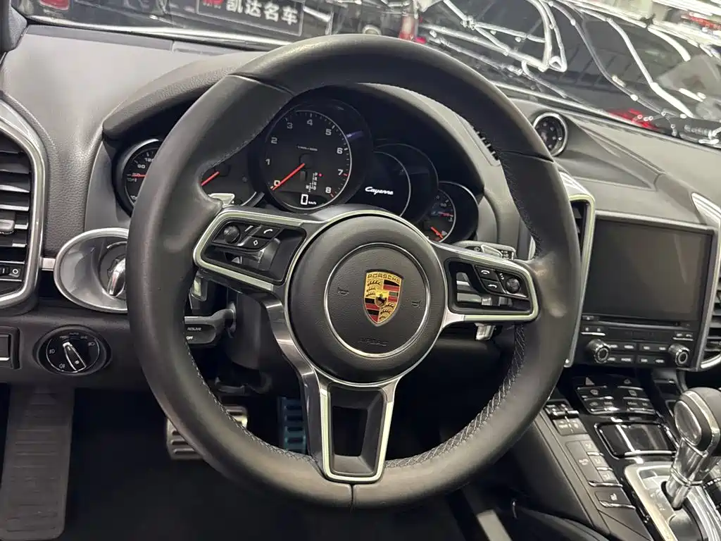 Porsche Cayenne — миниатюра 4