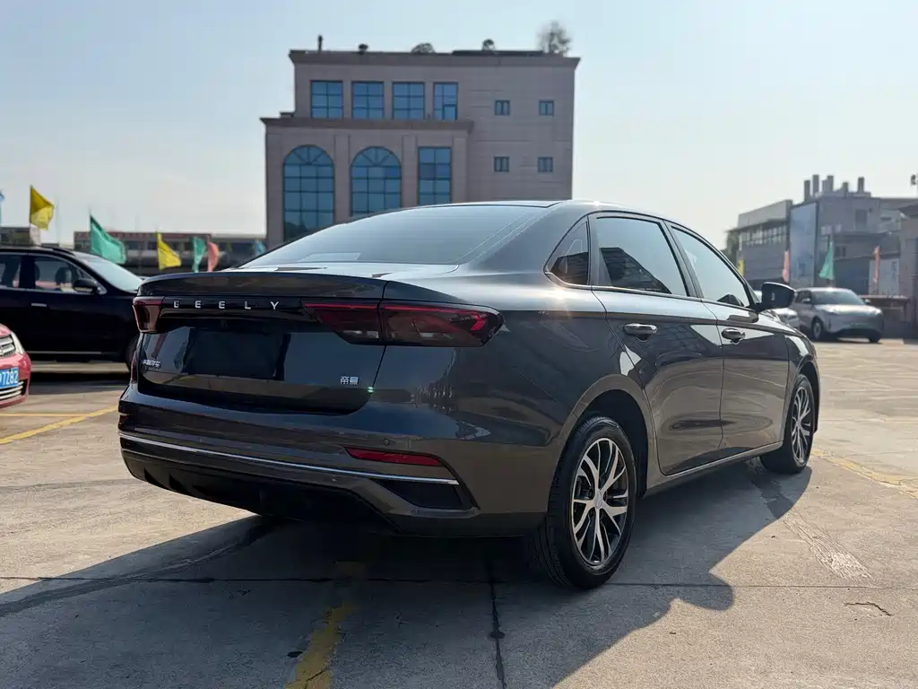 Geely Emgrand 2025 4 1.5L CVT Luxury