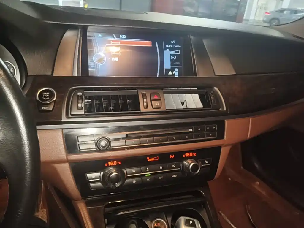 BMW 5 Series — миниатюра 18